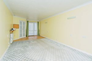 LIVING ROOM- click for photo gallery